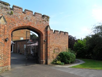 cassiobury court entrance