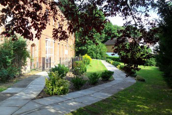 cassiobury court gardens