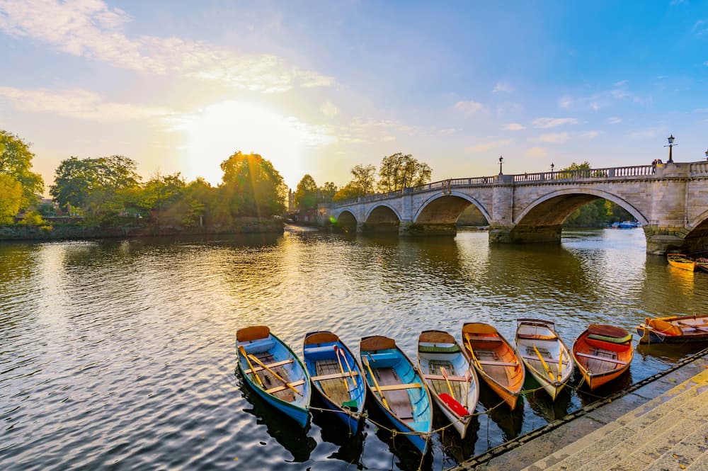 Drug and Alcohol Rehab Richmond upon Thames River with boats and bridge